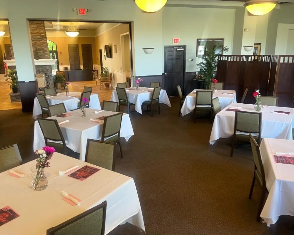 heritage-harbour-golf-bradenton-fl-golf-course-restaurant-events chickenwings stock